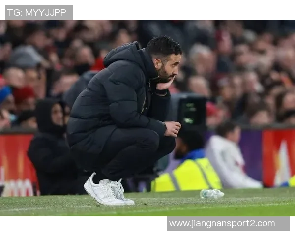 罗马诺透露阿莫林希望引进传统中锋曼联却偏爱其他类型球员